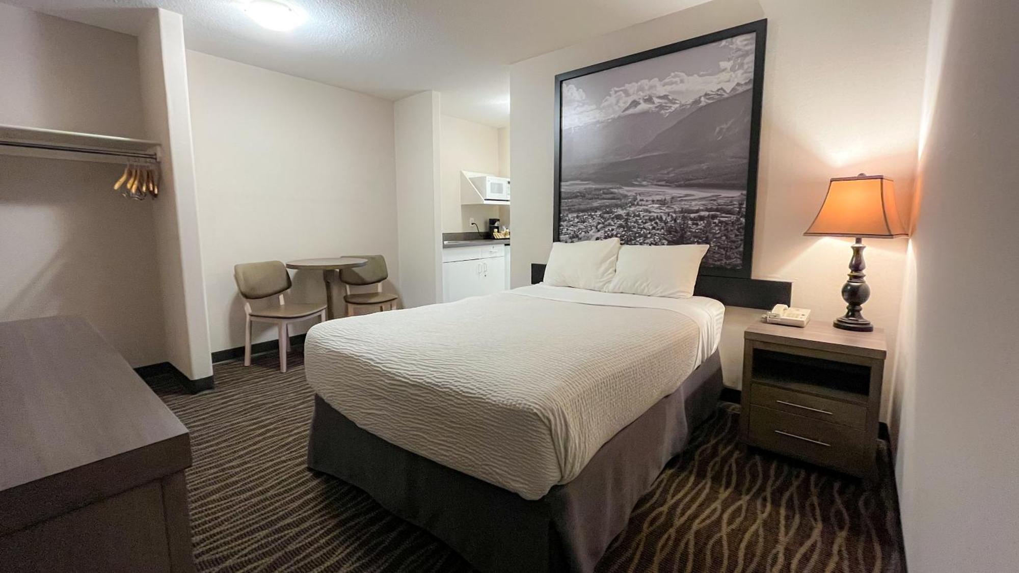 ซูเปอร์ 8 บาย วินด์แฮม เรเวลสโตก บริติชโคลัมเบีย Motel ภายนอก รูปภาพ